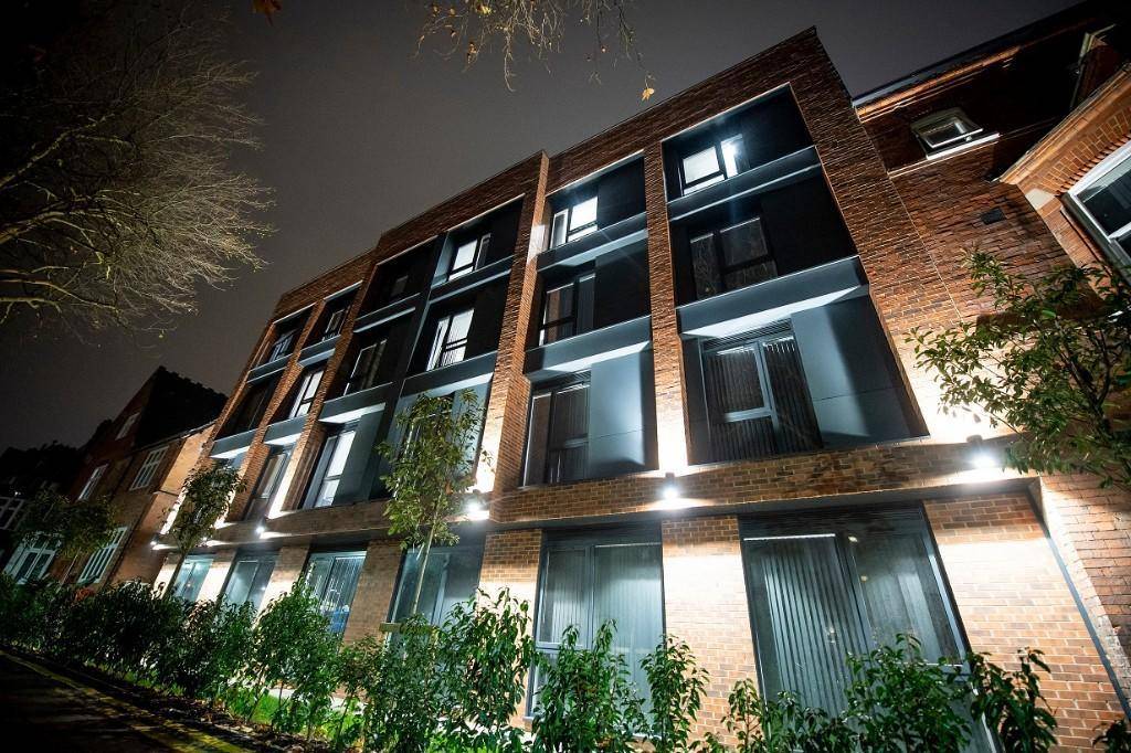 8 West Walk photo 2